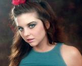 Geile Sexbilder! Br�nette Sch�nheit hat sehr gro�e Titten